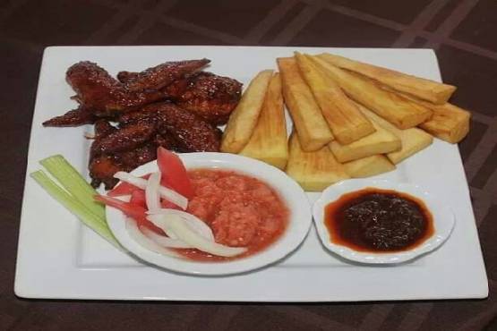 Spicy Chicken Wings with Yam/ Potato Chips